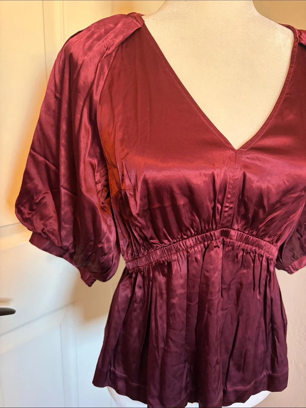 Madewell Shirred Puff sleeve Satin V-Neck Peplum Top in Wine